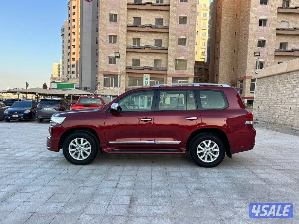 لاند كروزر 2016 GX.R ماشي 120 الف بحالة الوكاله صبغ الوكاله شرط الفحص3