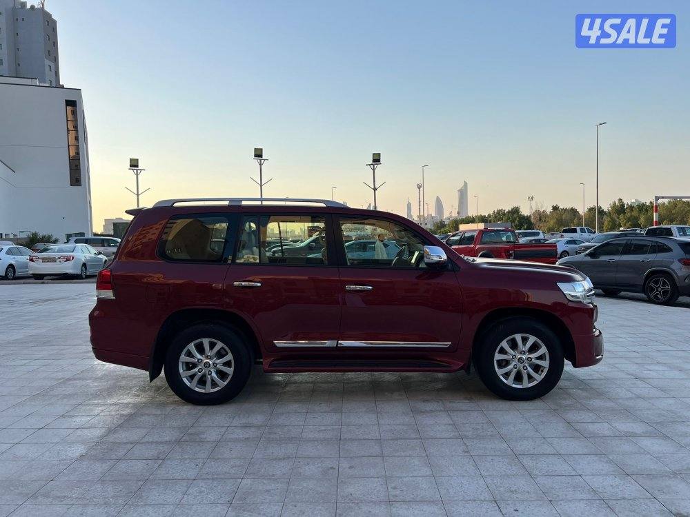 لاند كروزر 2016 GX.R ماشي 120 الف بحالة الوكاله صبغ الوكاله شرط الفحص4