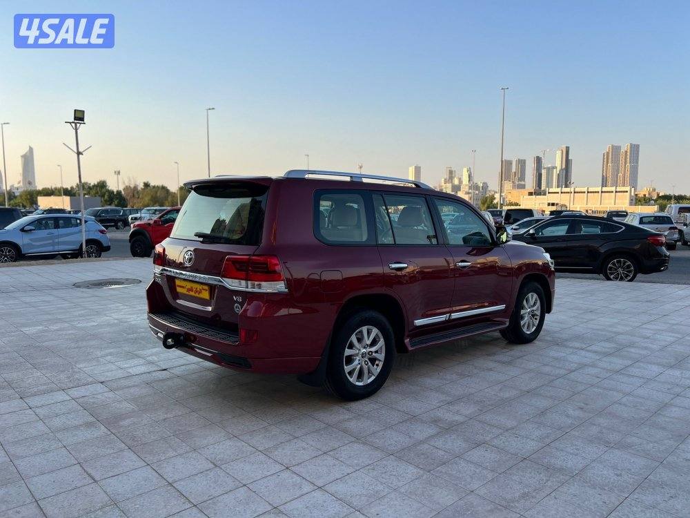 لاند كروزر 2016 GX.R ماشي 120 الف بحالة الوكاله صبغ الوكاله شرط الفحص5