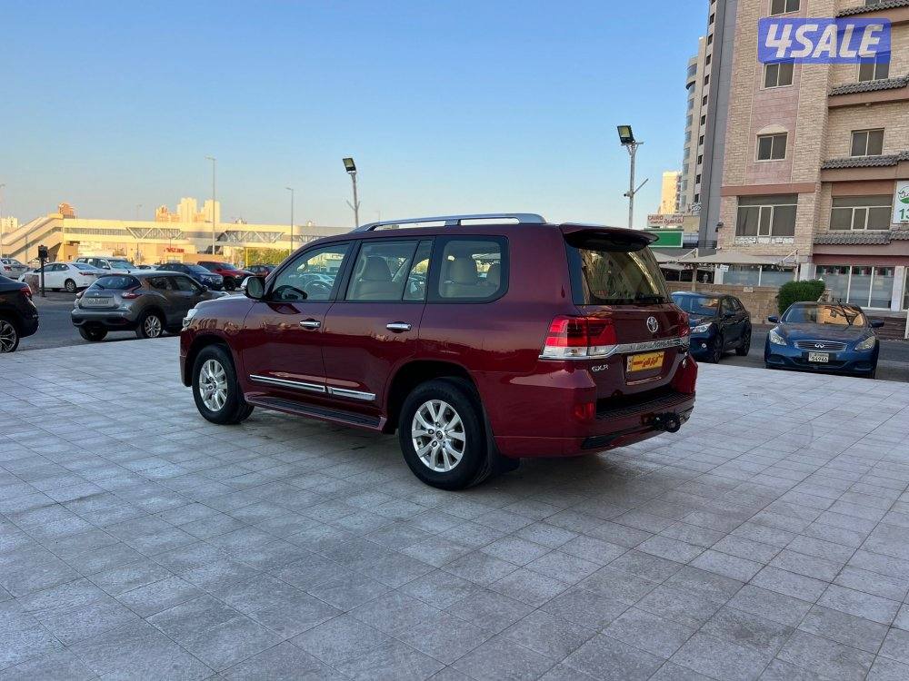 لاند كروزر 2016 GX.R ماشي 120 الف بحالة الوكاله صبغ الوكاله شرط الفحص7