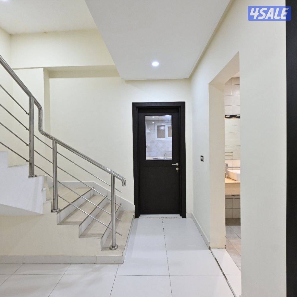 بيت دوبلكس للإيجار في منطقة اشبيلية بمساحة 272 متر / مخصص للعائلات2