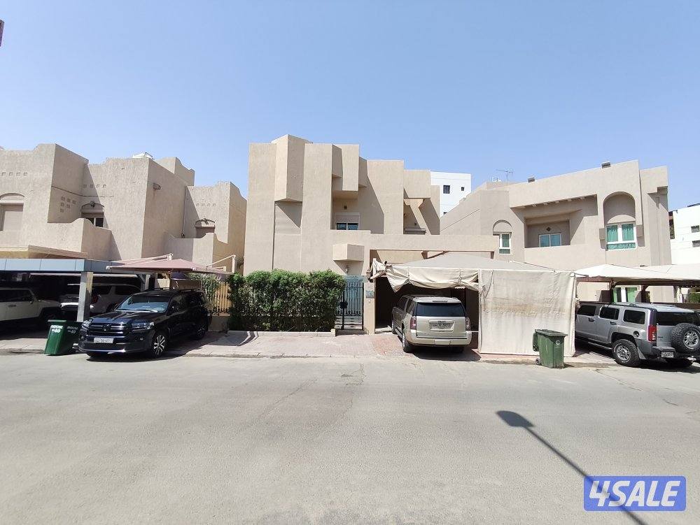 للبيع بيت في الشهداء1