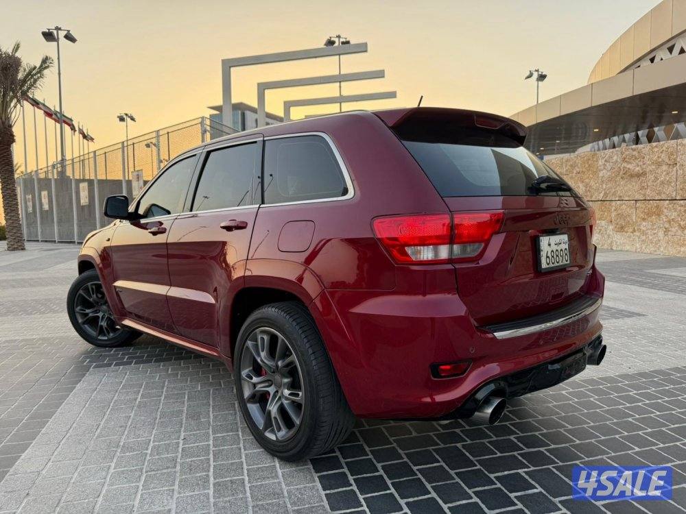 جراند شيروكي // SRT 8 // 2013 //5