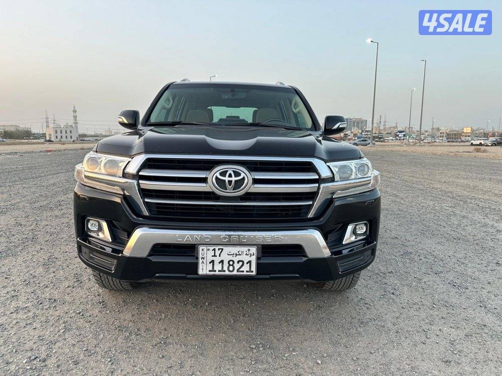 لاندكروزر 2020 عداد قليل بحالة ممتازة1