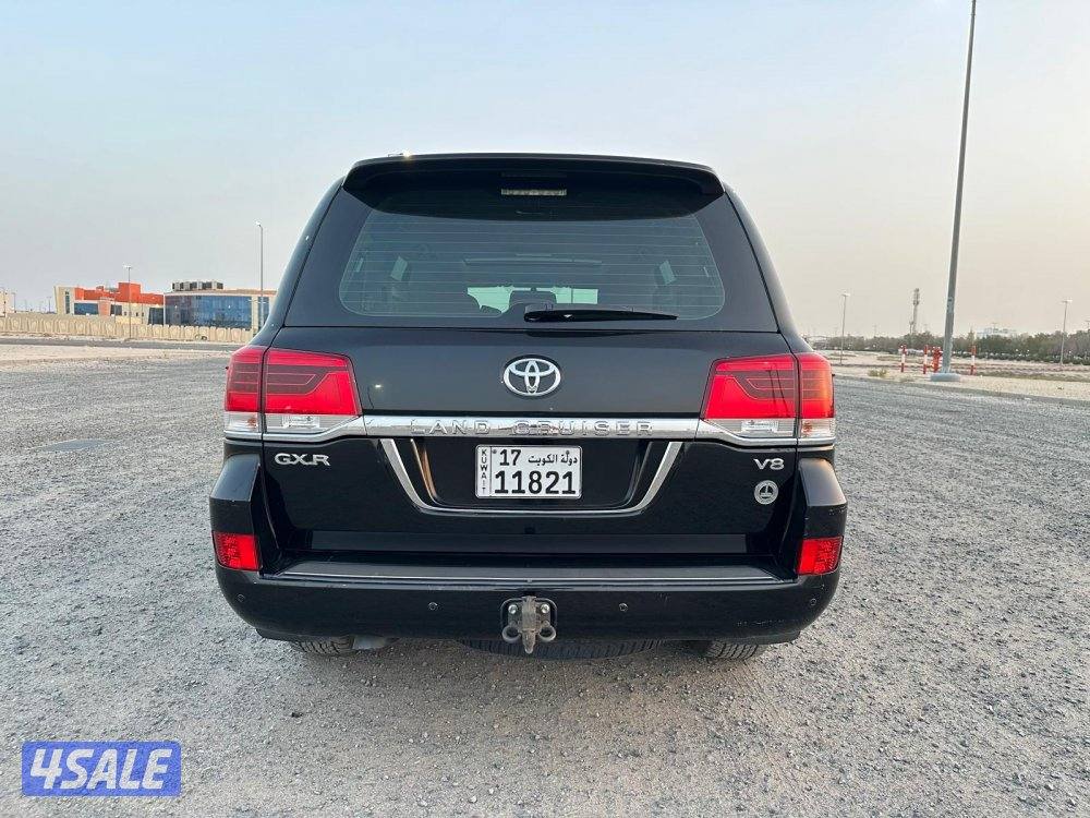 لاندكروزر 2020 عداد قليل بحالة ممتازة3