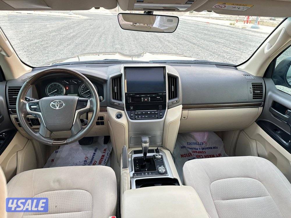 لاندكروزر 2020 عداد قليل بحالة ممتازة6