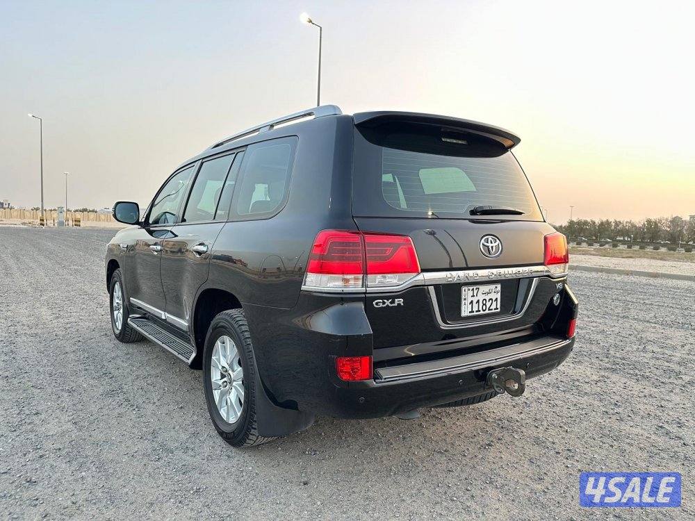 لاندكروزر 2020 عداد قليل بحالة ممتازة10