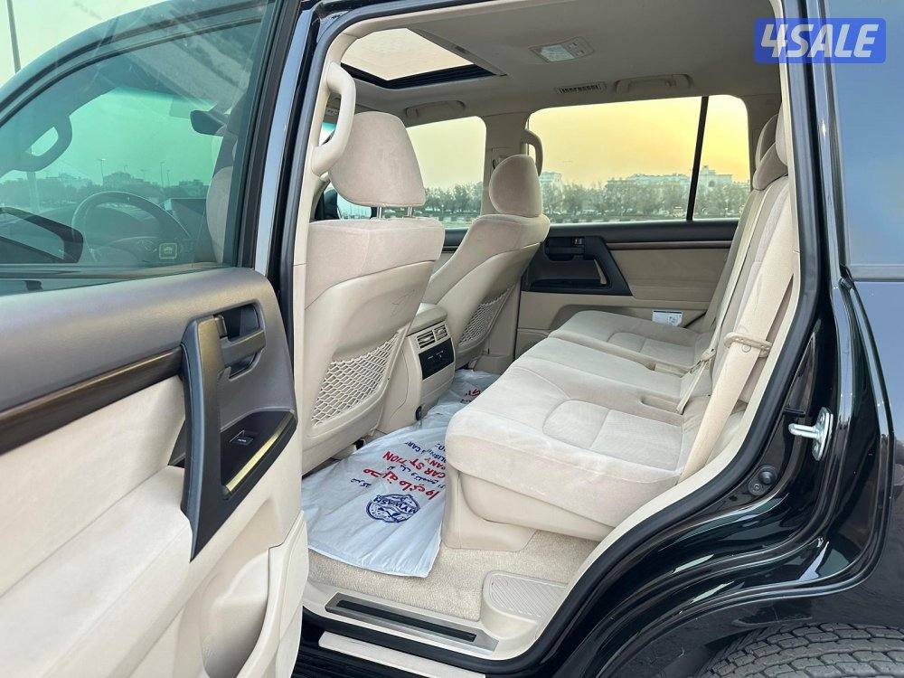 لاندكروزر 2020 عداد قليل بحالة ممتازة9