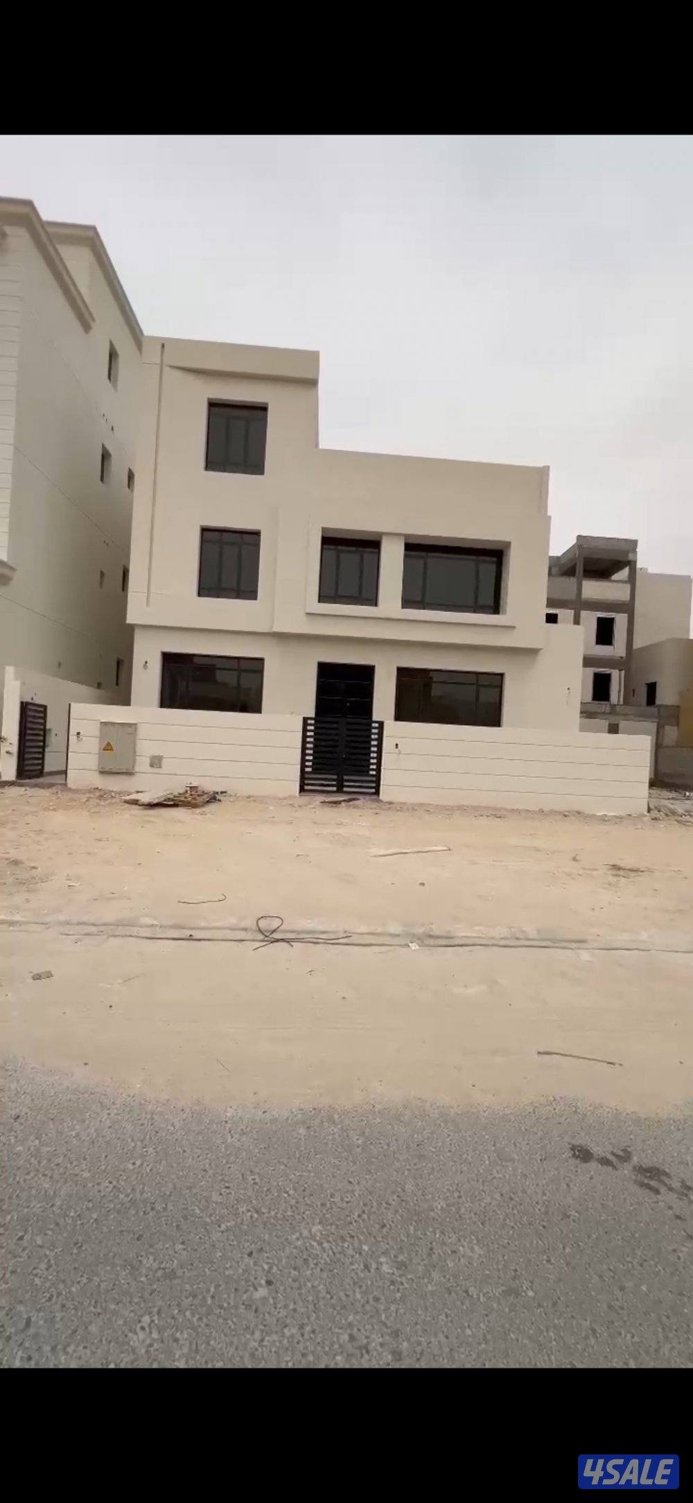 للبيع بالمطلاع ٣ ادوار وربع 👍 للبيع موقع بالمطلاع راس ٣جهات 🏣 دورين2