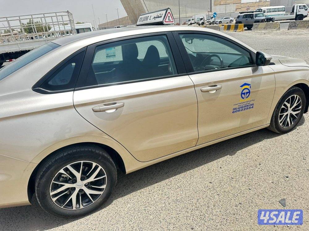 تعليم قياده السيارات مدربات ومدربين3