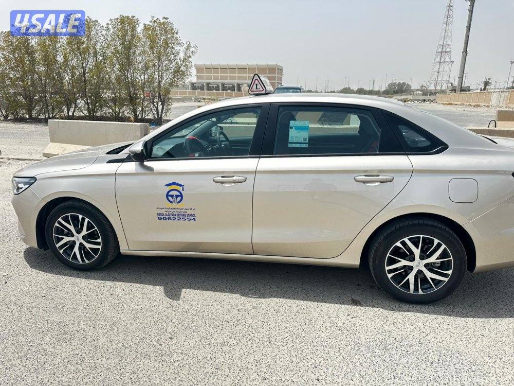 تعليم قياده السيارات مدربات ومدربين5