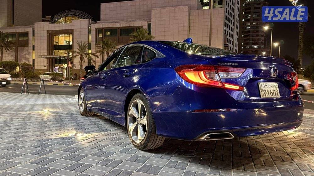 للبيع هوندا اكورد ، فئة سبورت ماشي 115 الف ، السيارة نظيفة ، مالك اول0