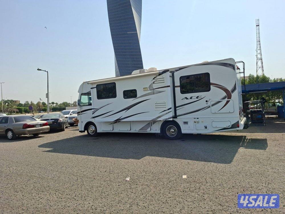 للبيع كرفان ACE ثور 10 سلندر فورد4