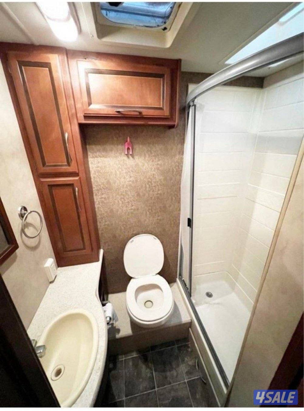 للبيع كرفان ACE ثور 10 سلندر فورد7