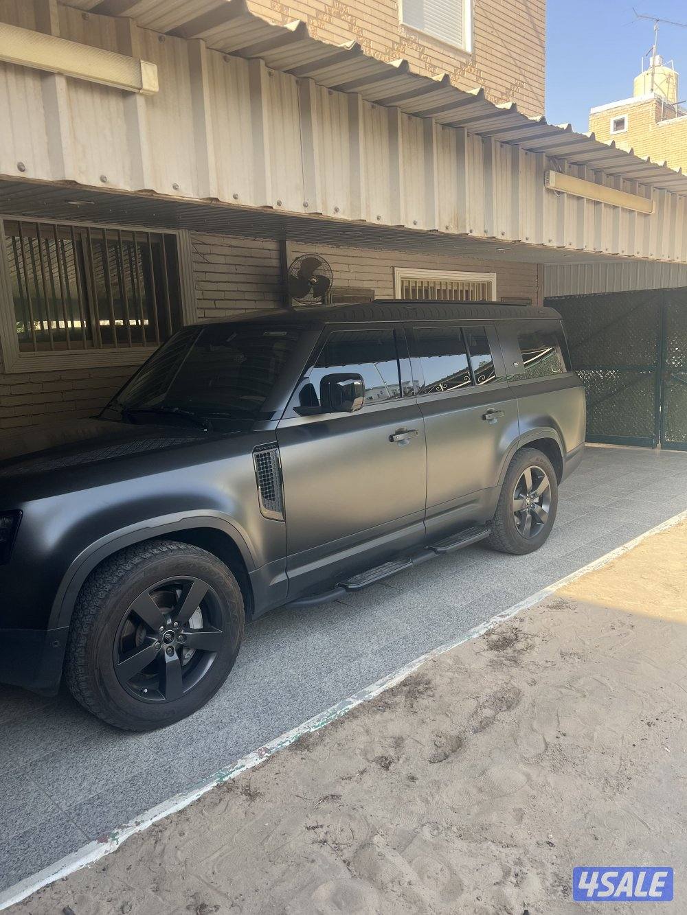 ديفندر 130 لارج  الغانم 2023  عداد 68  رمادي مطفي6