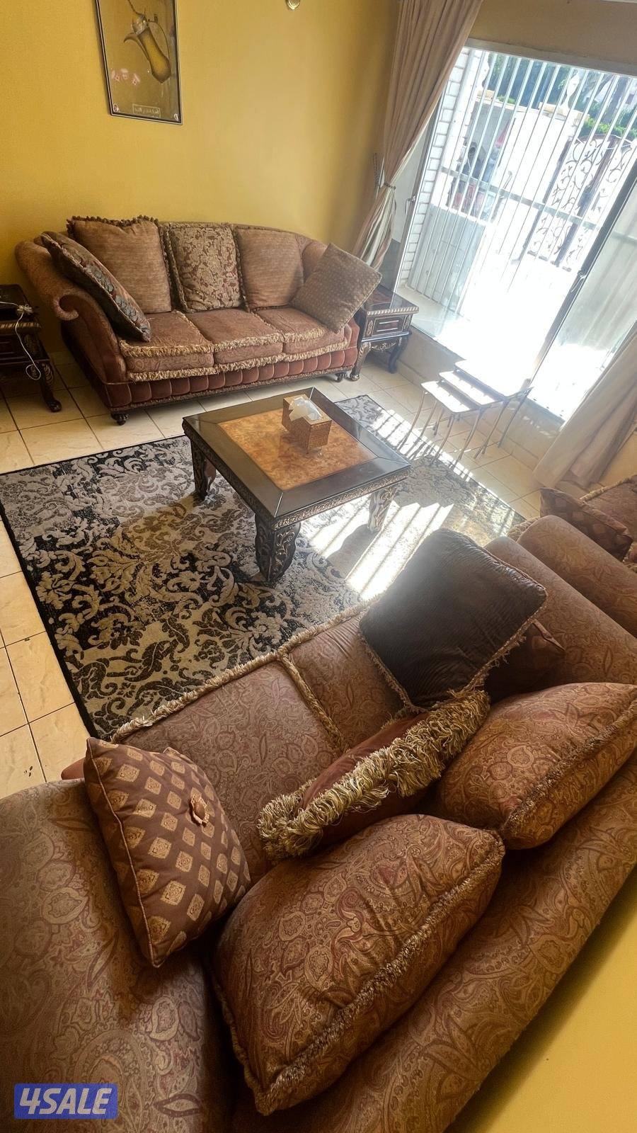 للبيع طقم قنفات العدد ٣ مع طاوله بنص السعر ٣٥1