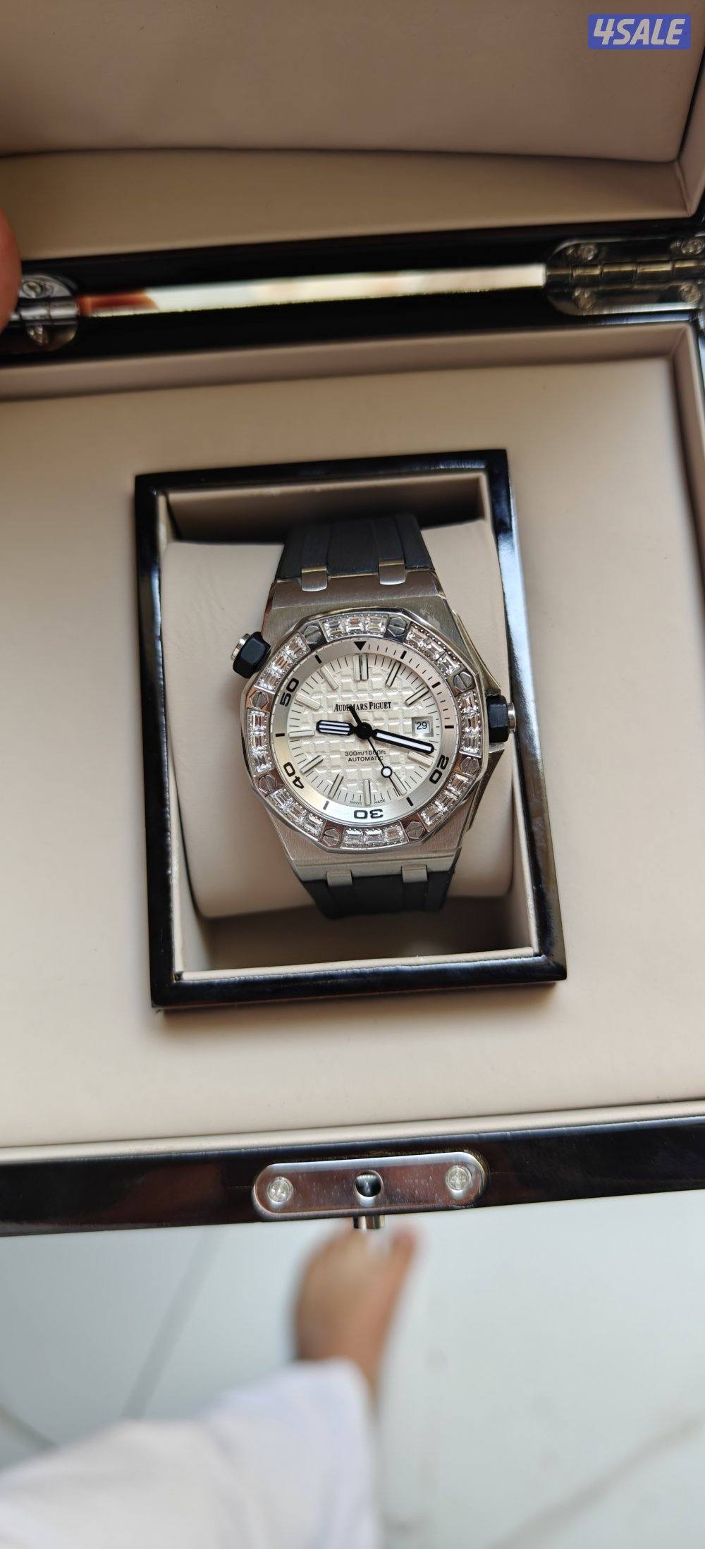 للبيع ساعه AP سنغفوريه ماتفرق بينها وبين الاصل4