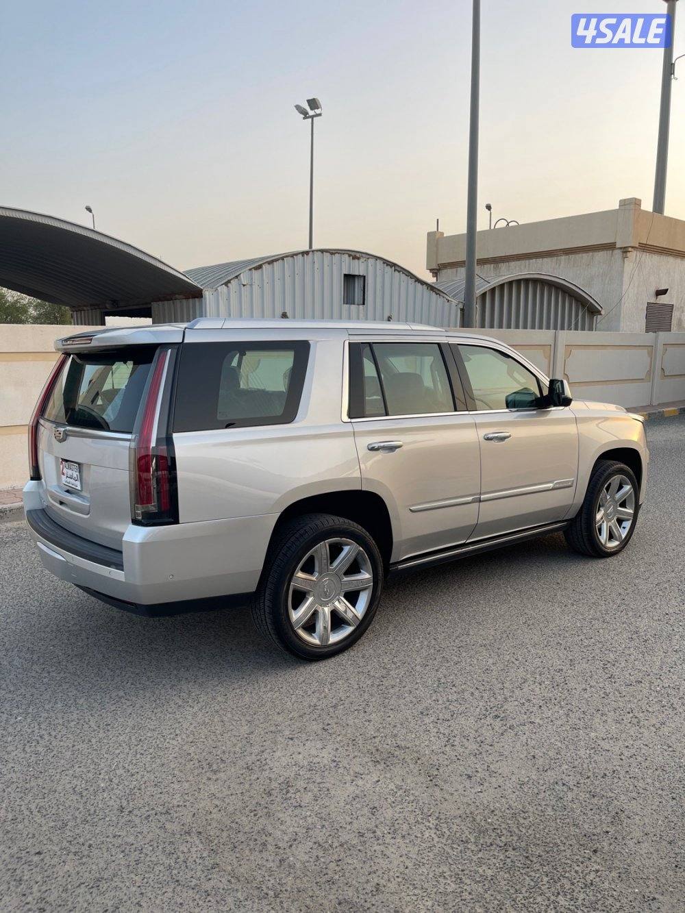 كاديلاك اسكاليد وارد الخليج صبغ قطعه والباقي شرط الفحص الفحص2