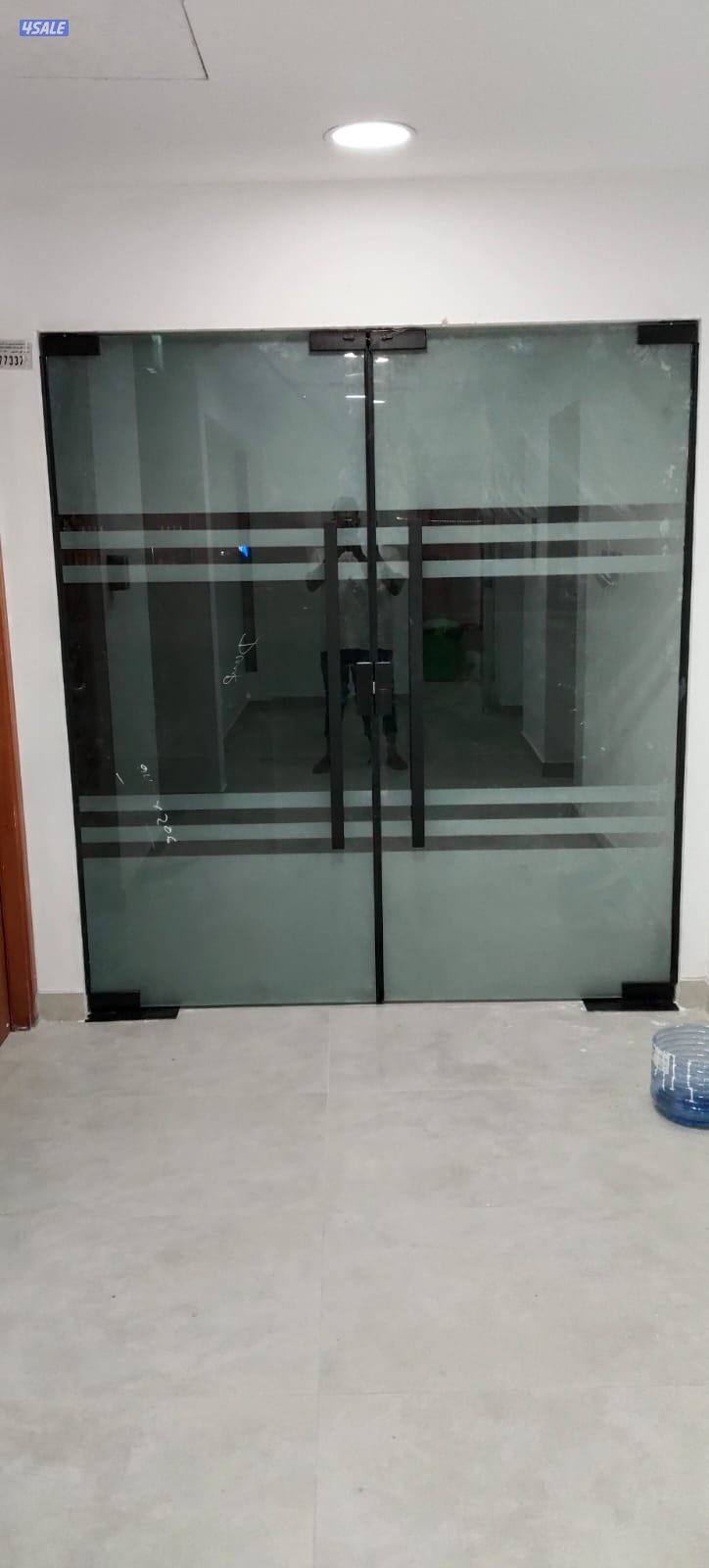 فني زجاج والمنيوم9