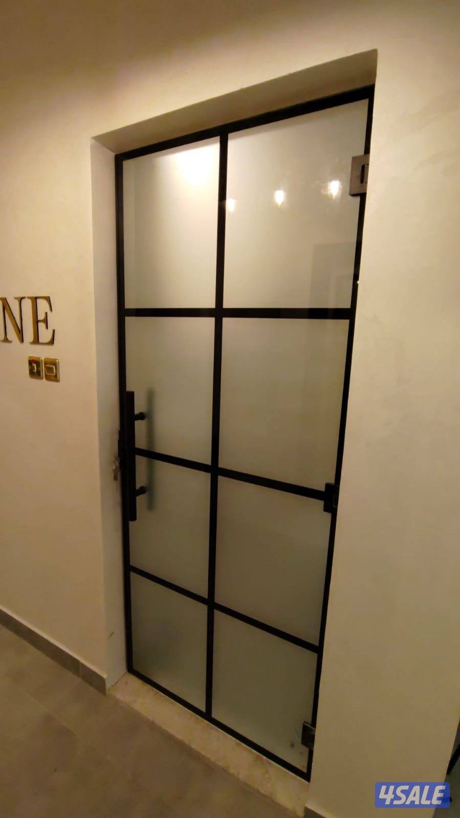 فني زجاج والمنيوم8