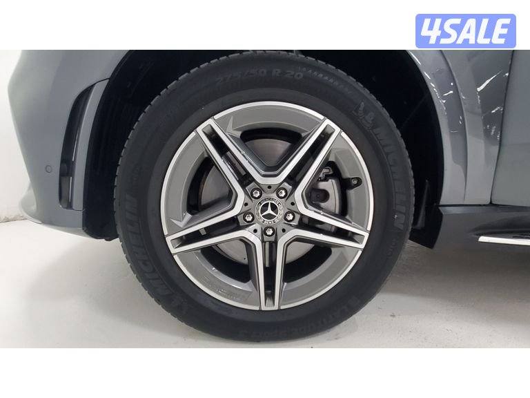 Mercedes-Benz GLE SUV8