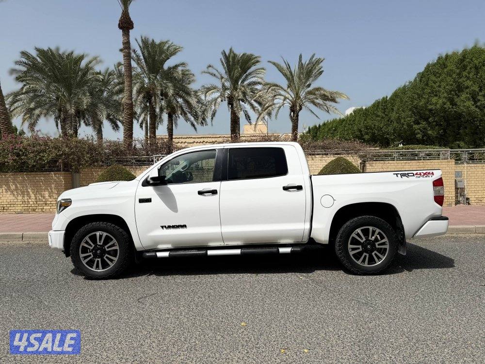 TOYOTA TUNDRA TRD SPORT 20196