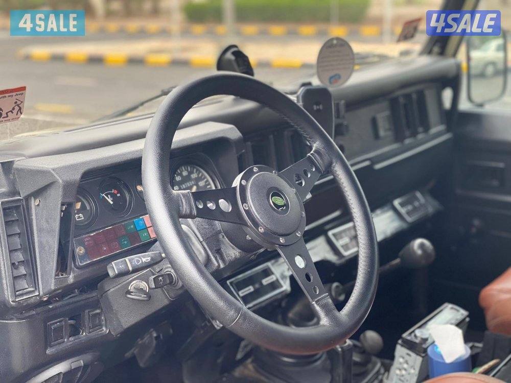 Land Rover Defender4