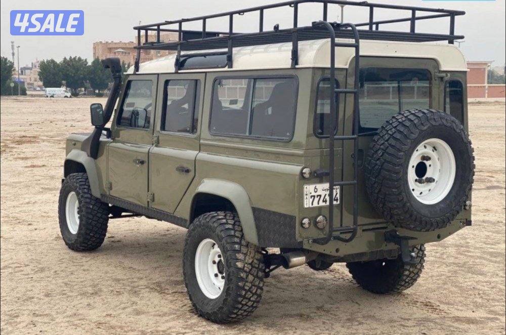 Land Rover Defender1