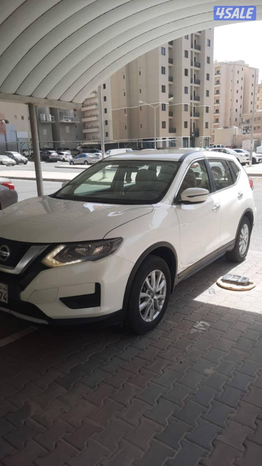 نيسان اكس تريل بحاله ممتازه ماشى 170 الف2