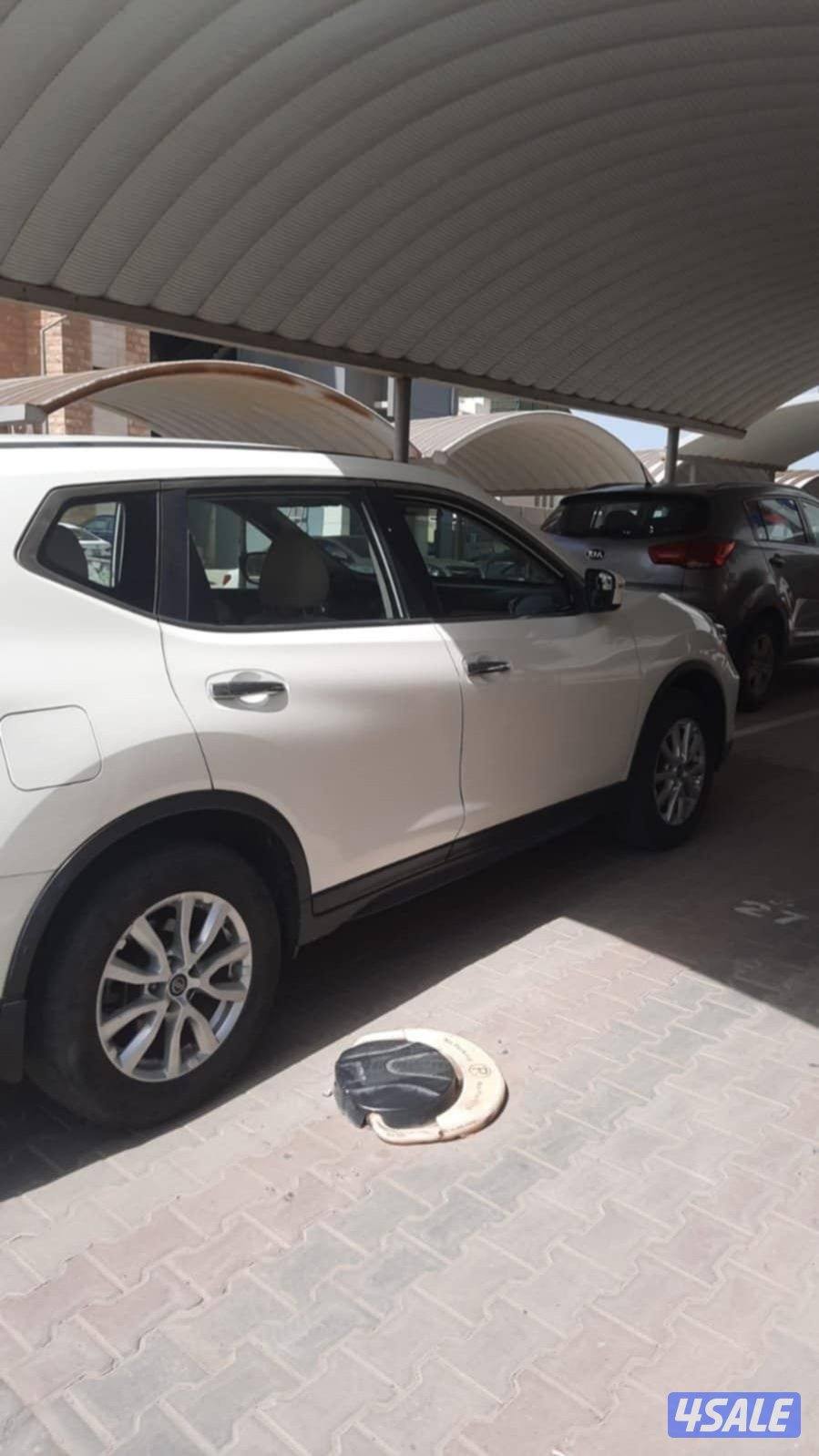 نيسان اكس تريل بحاله ممتازه ماشى 170 الف3