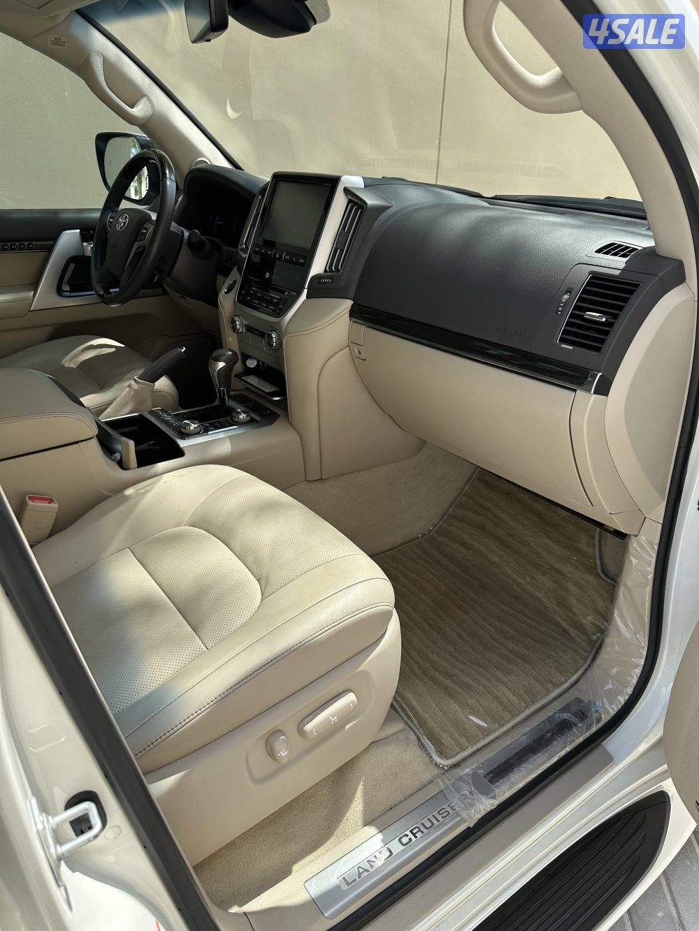 للبيع لاند كروزر ماشي ٤٨ الف  VXR وارد الساير5