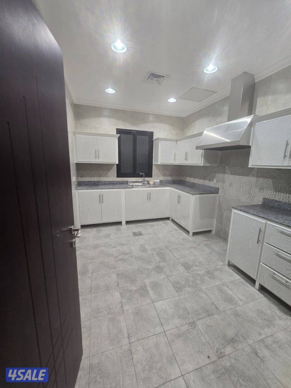 للإيجار شقق تشطيب مميز غرب عبدالله مبارك وجنوب مباررك1