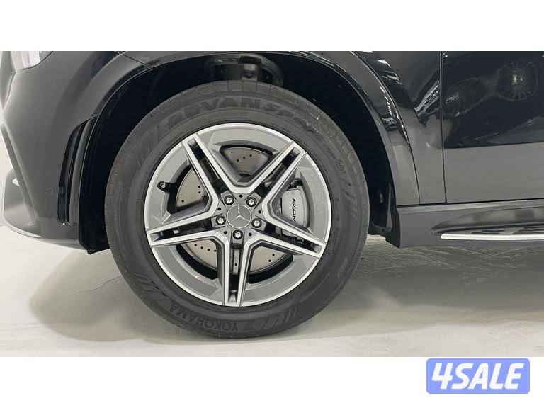 Mercedes-Benz GLE SUV8