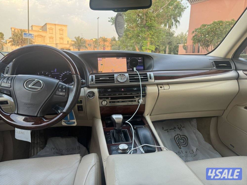 للبيع لكزس موديل 2015 وراد الوكالة لارج الدرجة الاولى5