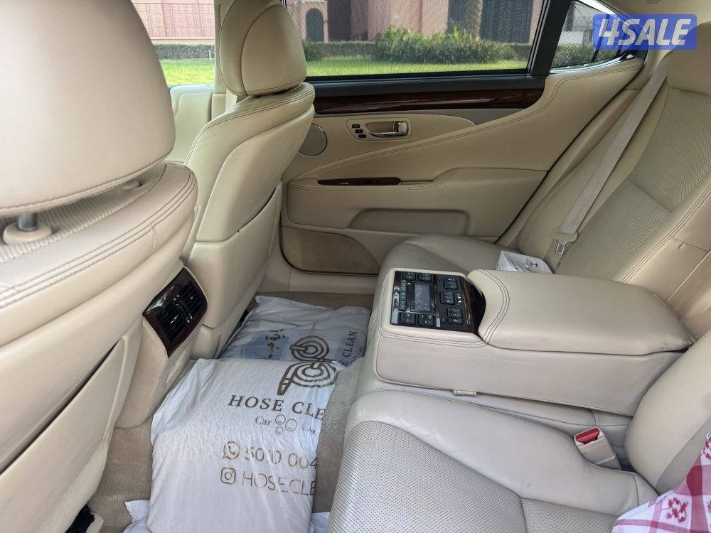 للبيع لكزس موديل 2015 وراد الوكالة لارج الدرجة الاولى6