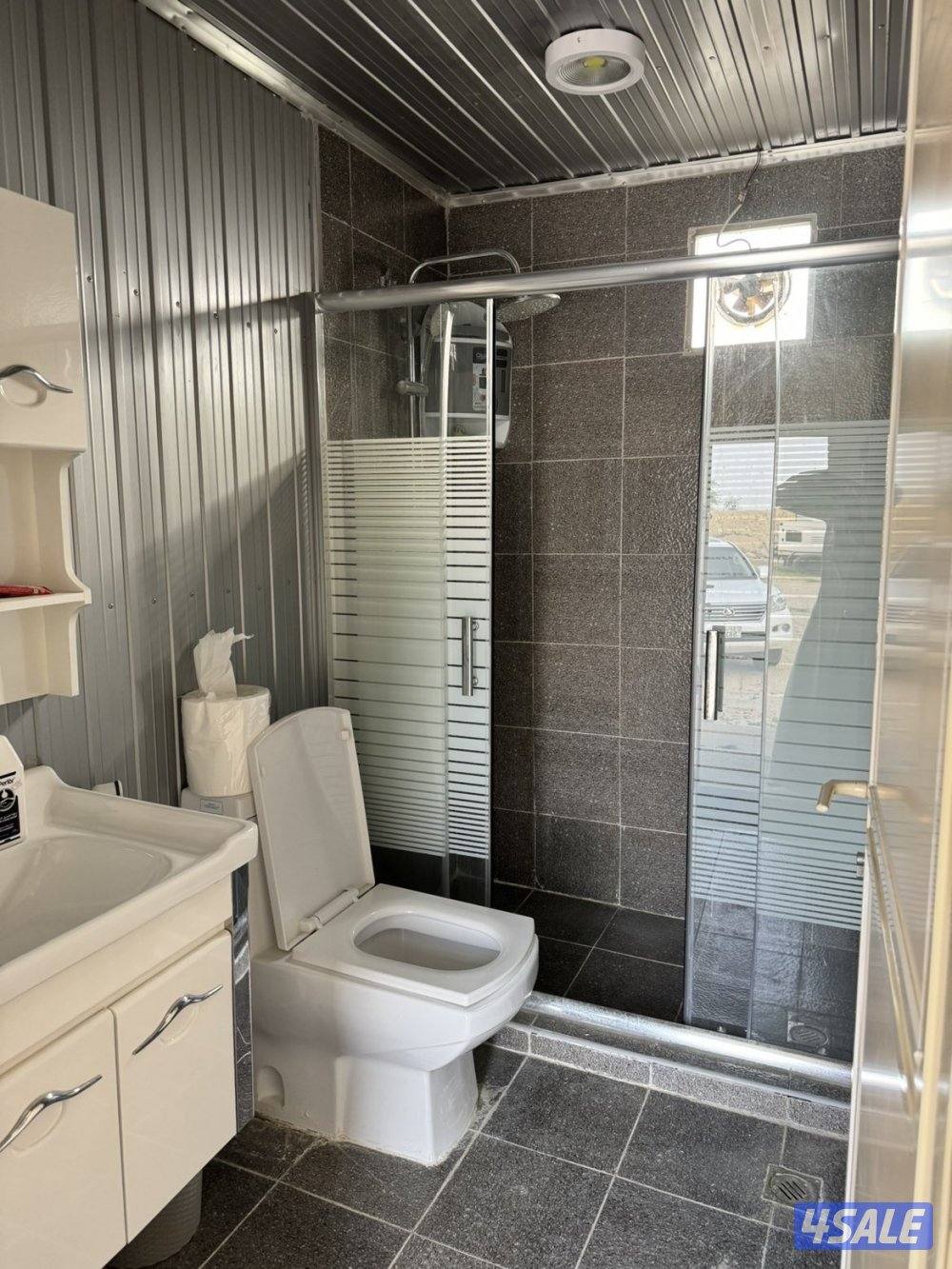 شاليه ٦+٤ عوازل دبل غرفة نوم وكنب وسرير وتكييف وتلفزيون وسخان استخدام4