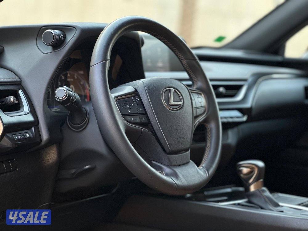 للبيع LEXUS UX200 موديل 2020 وارد الساير7