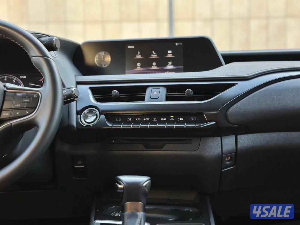 للبيع LEXUS UX200 موديل 2020 وارد الساير10