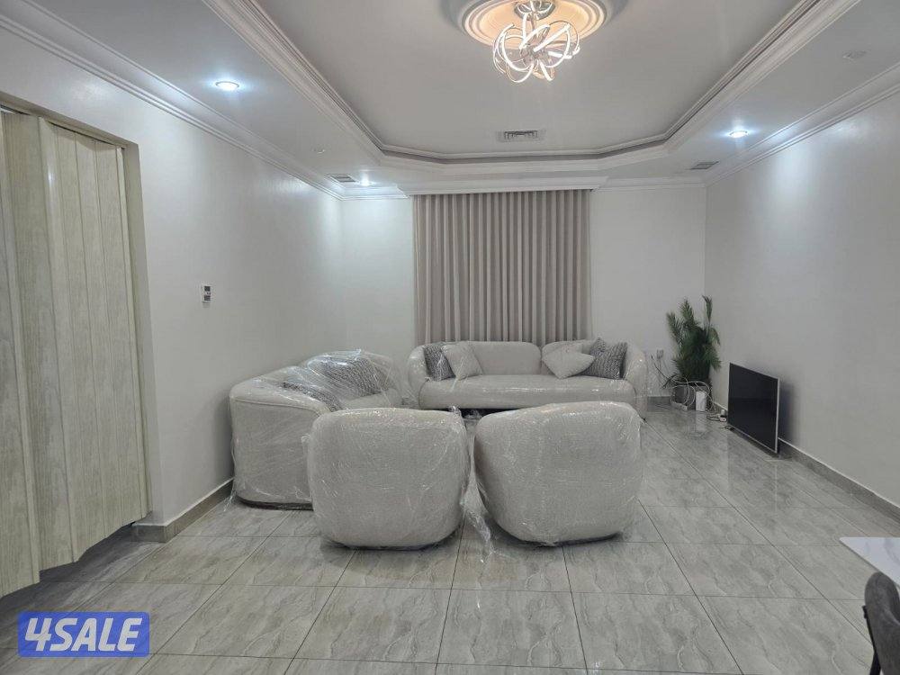 تلبس وتنجيد الكنب والجلسات الأرضية وتفصال الستائر ويفي15