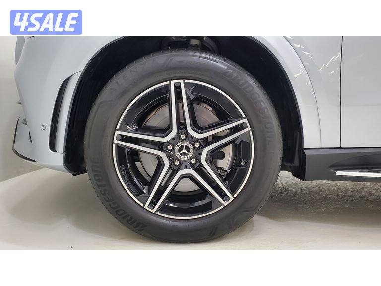 Mercedes-Benz GLE SUV8