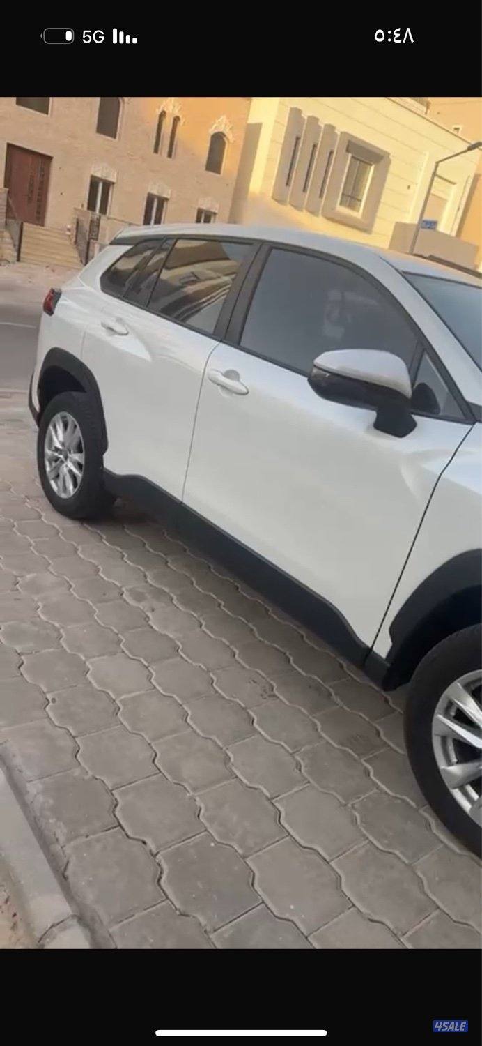 كرولا كروس اصفار 20251