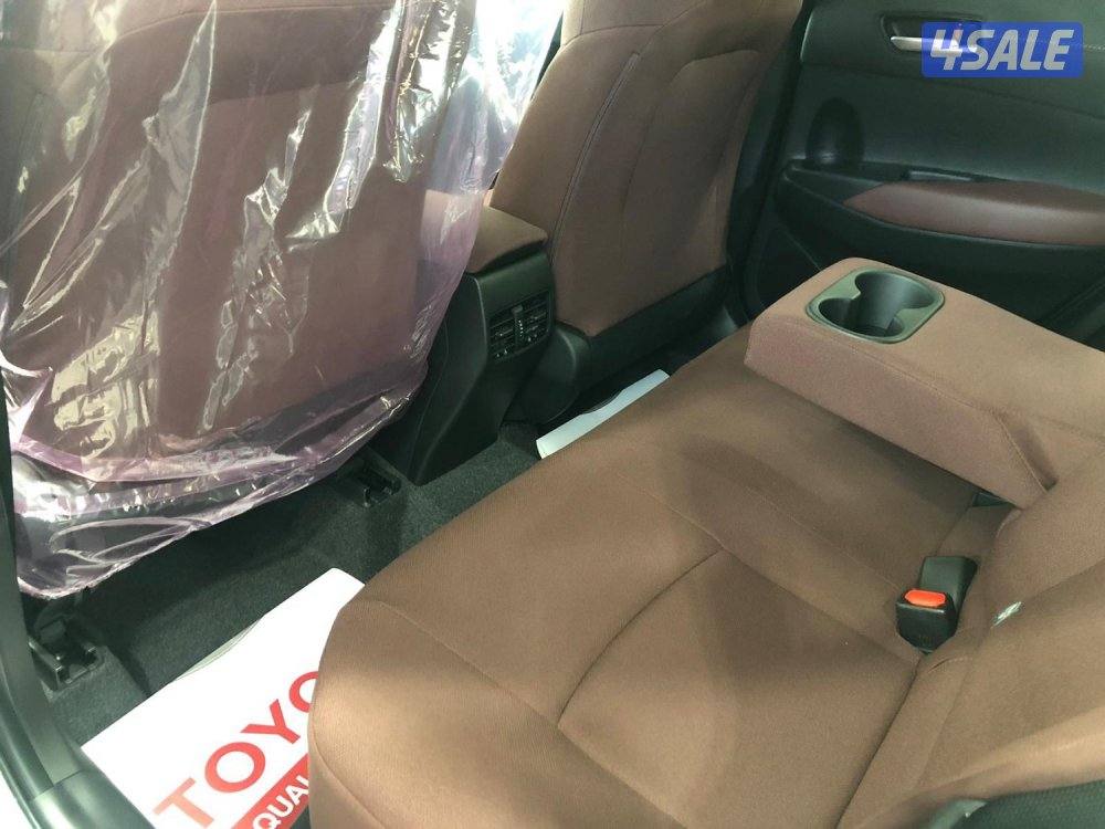 كرولا كروس اصفار 20253