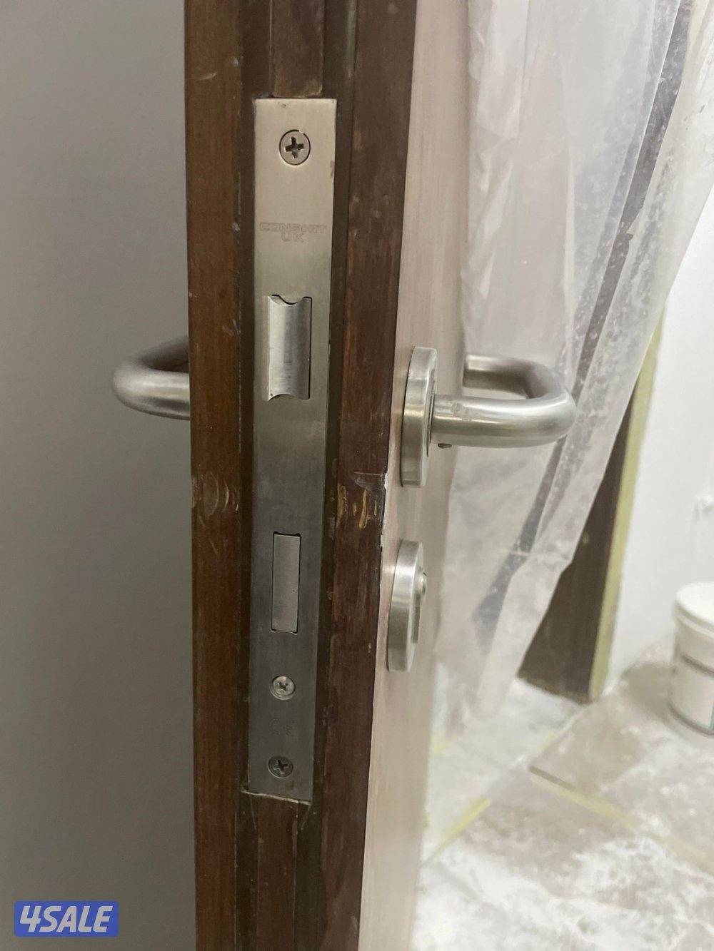 نجار فني باكستاني تركيب اثاث ايكيا ميداس بينتا هوم سنتر ابيات صيني4