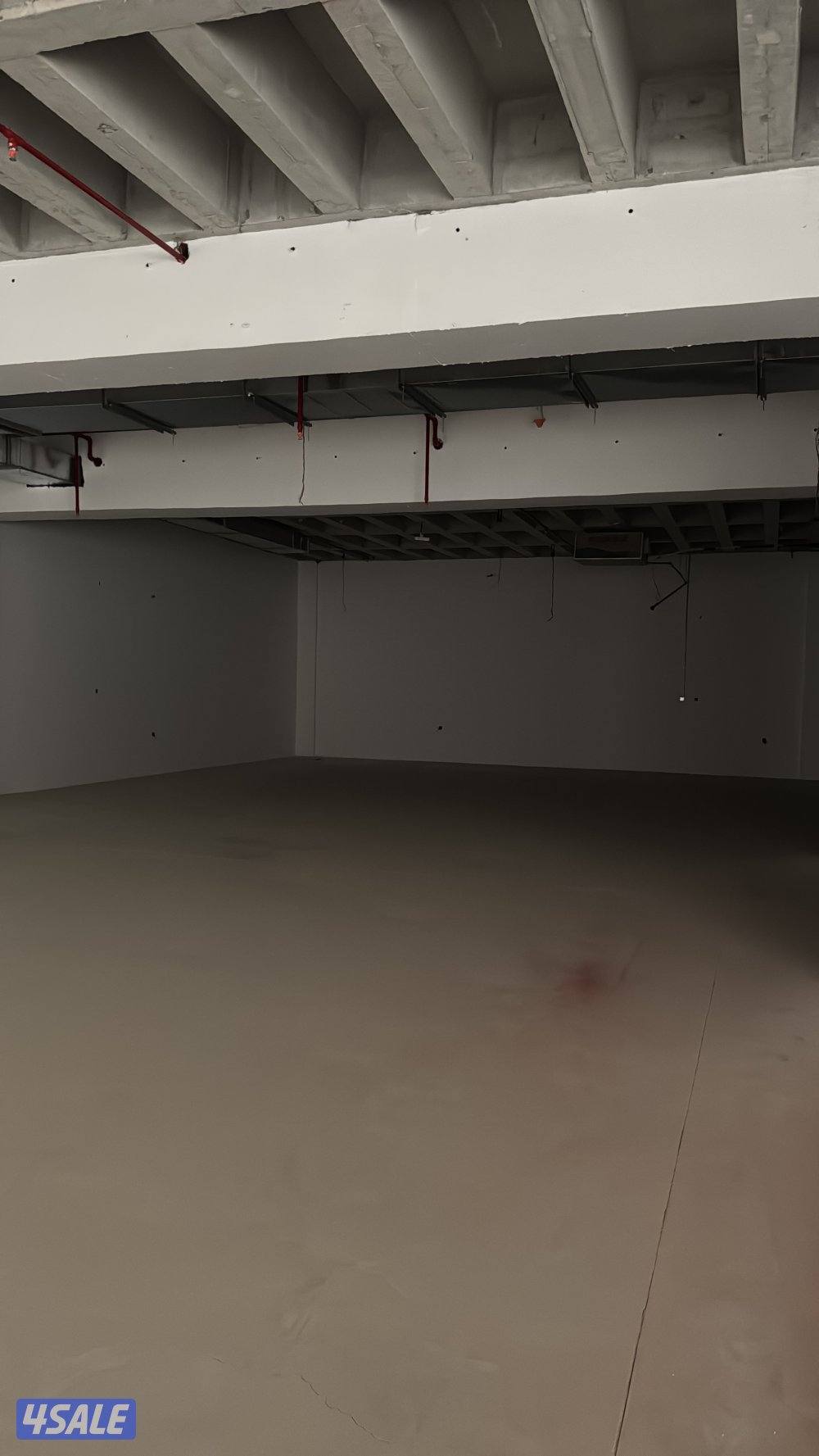 للايجار محلات ومخازن بالشويخ والري وحولي والعاصمة0