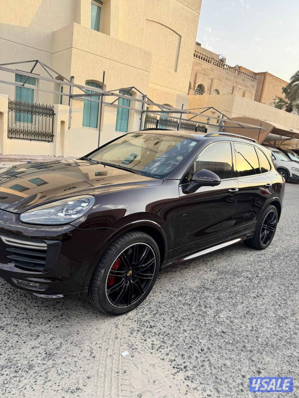 للبيع كايين gts كامل المواصفات  ٢٠١٦ بني  و من داخل احمر صبغ الوكاله1