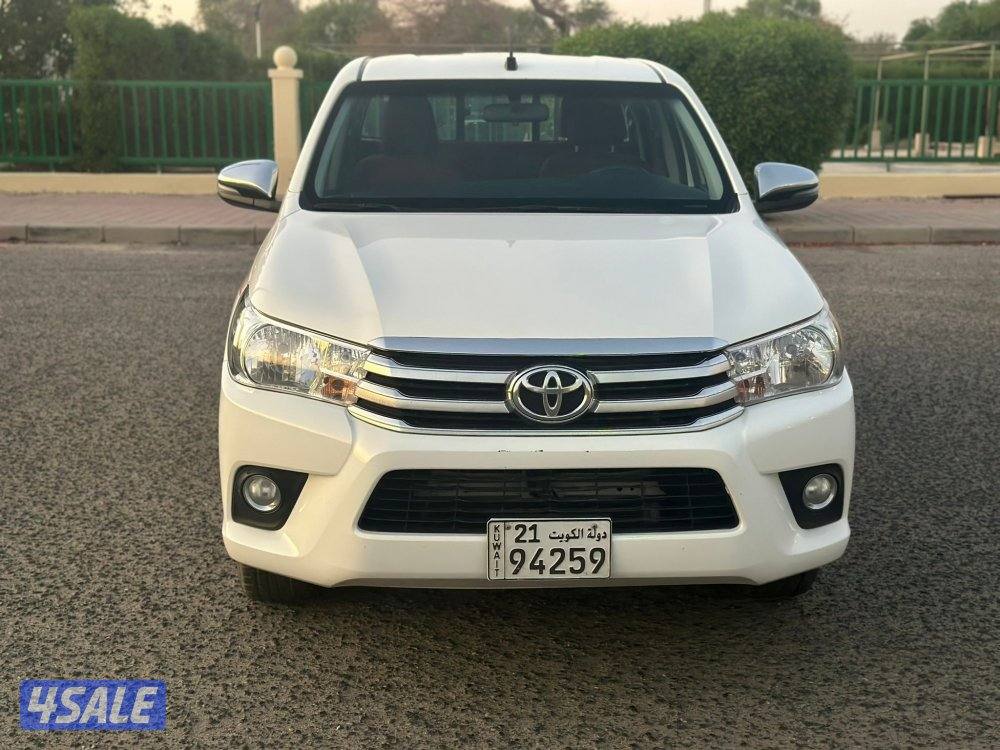 وانيت هيلوكس 2023 وكالة1