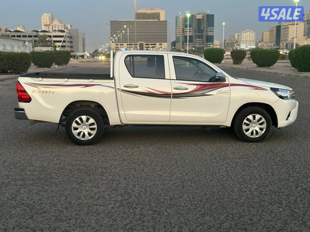 وانيت هيلوكس 2023 وكالة2