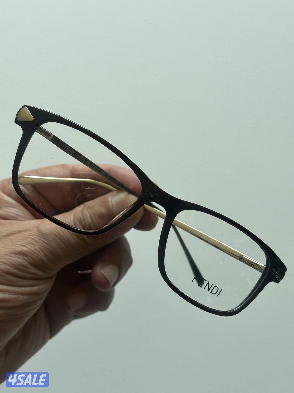 لدينا اقوي تشكيلة من النظارات الشمسية الرجالية ماستر15