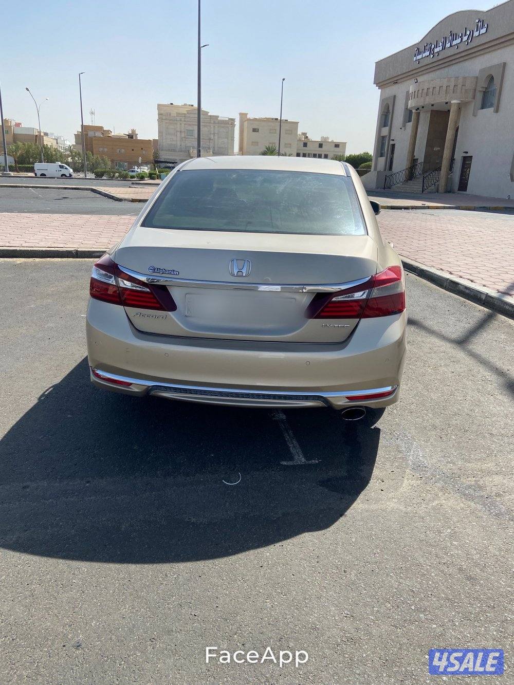 للبيع هوندا اكورد موديل ٢٠١٧ ماشي ٢١٢،٠٠٠ حالة الوكالة0