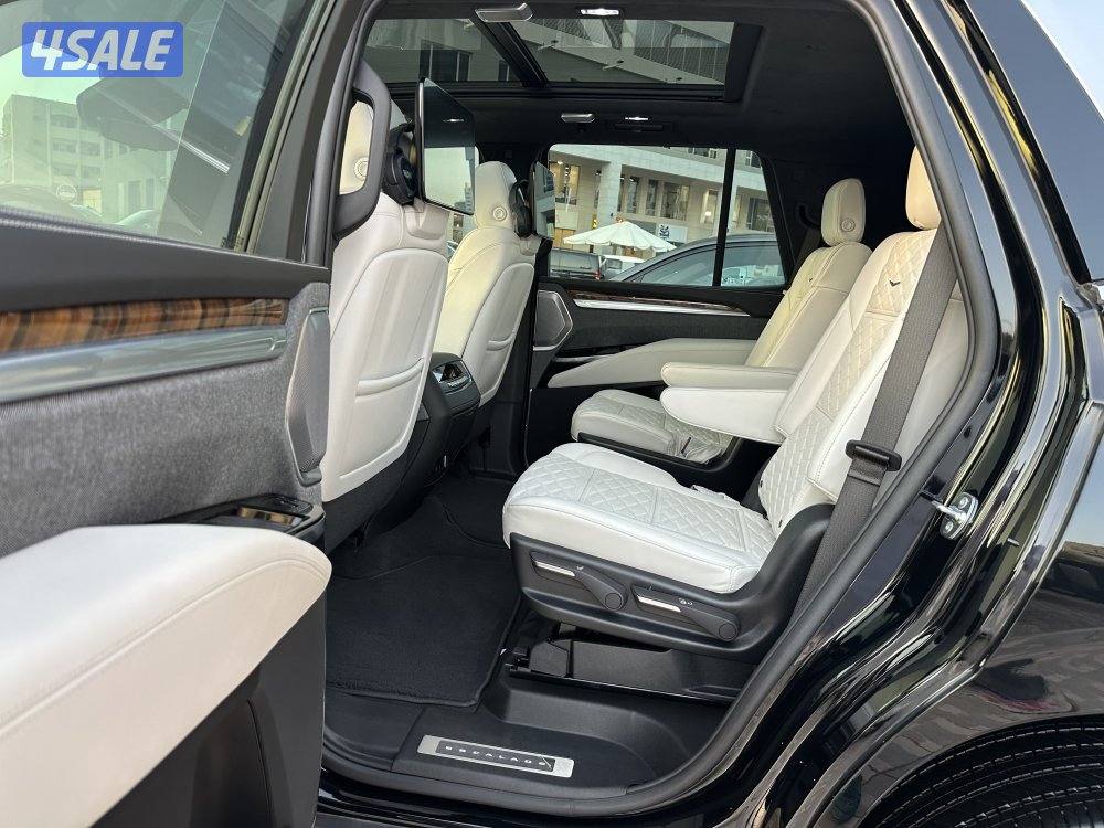 اسكاليد بلاتينوم 2025 عداد 8 الاف وكالة تحت الكفالة سيرفيس مجاني2